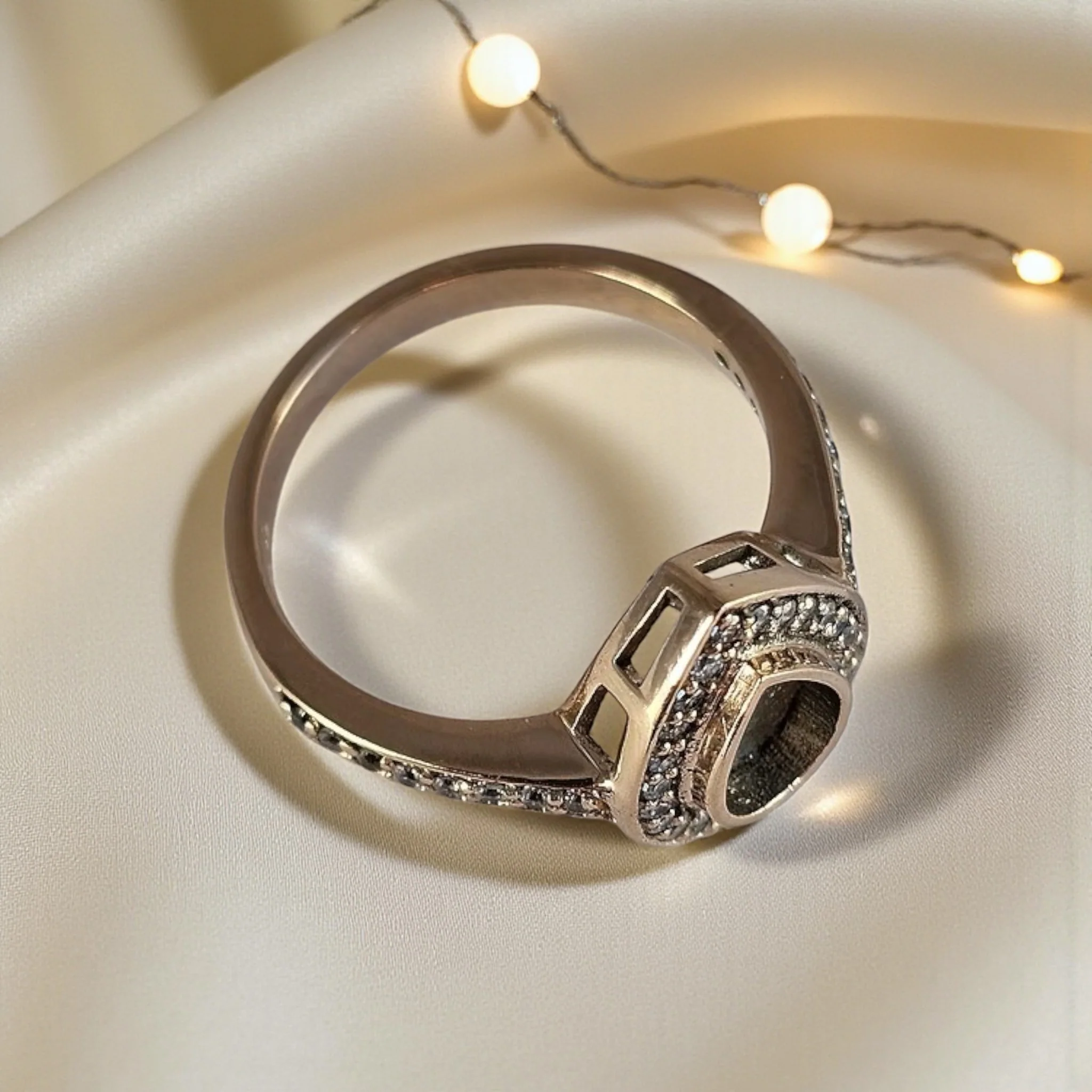 9ct Gold Pear Shaped Ring **Made to Order** - Image 3
