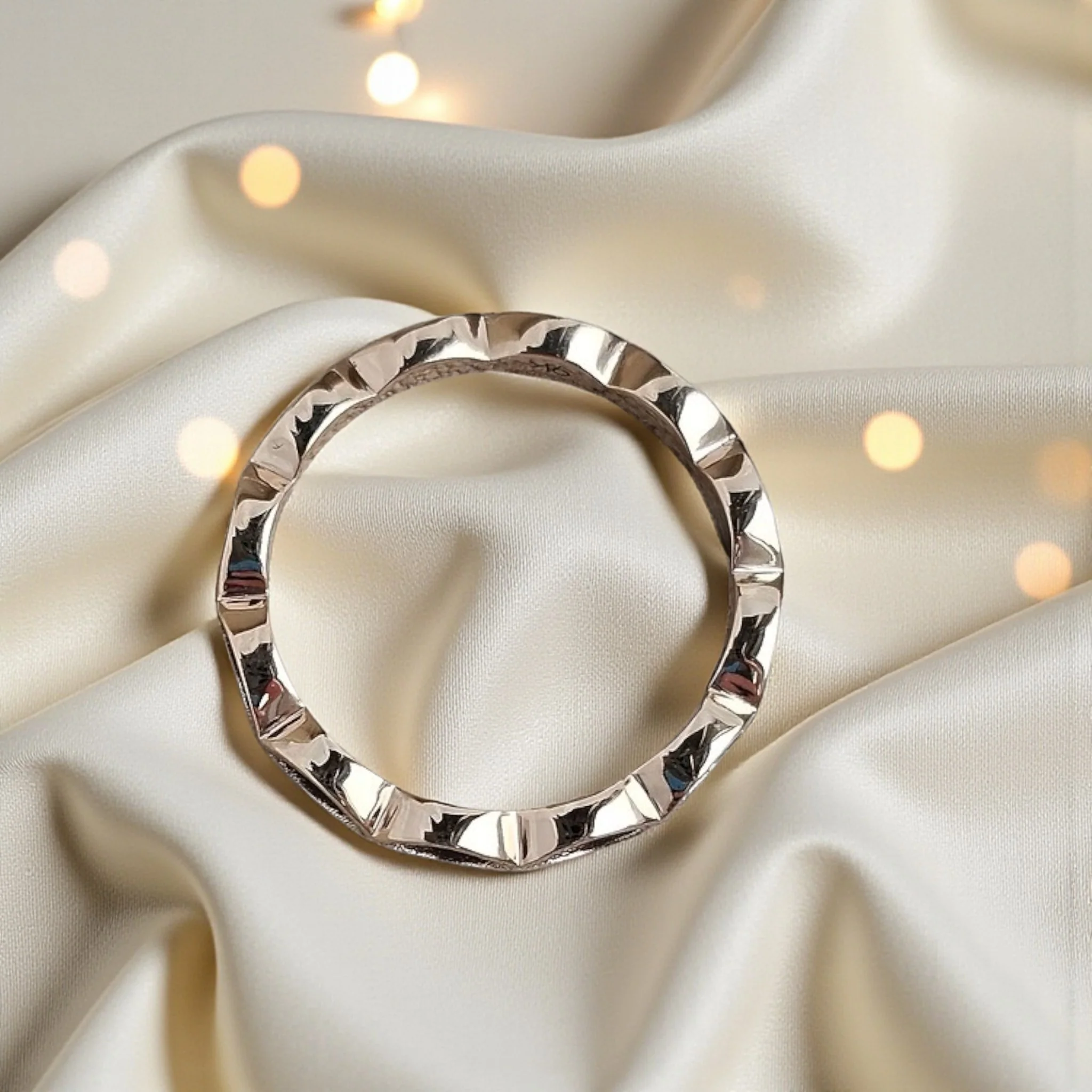 9ct Gold Almond Eye Full Band **MADE TO ORDER** - Image 3