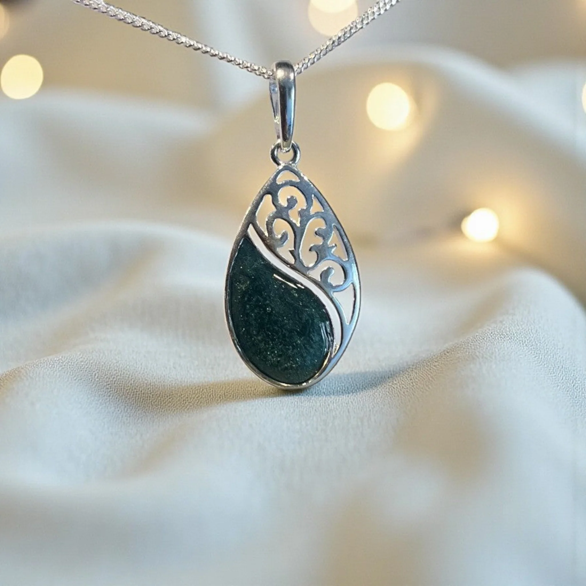 Nilam Pendant