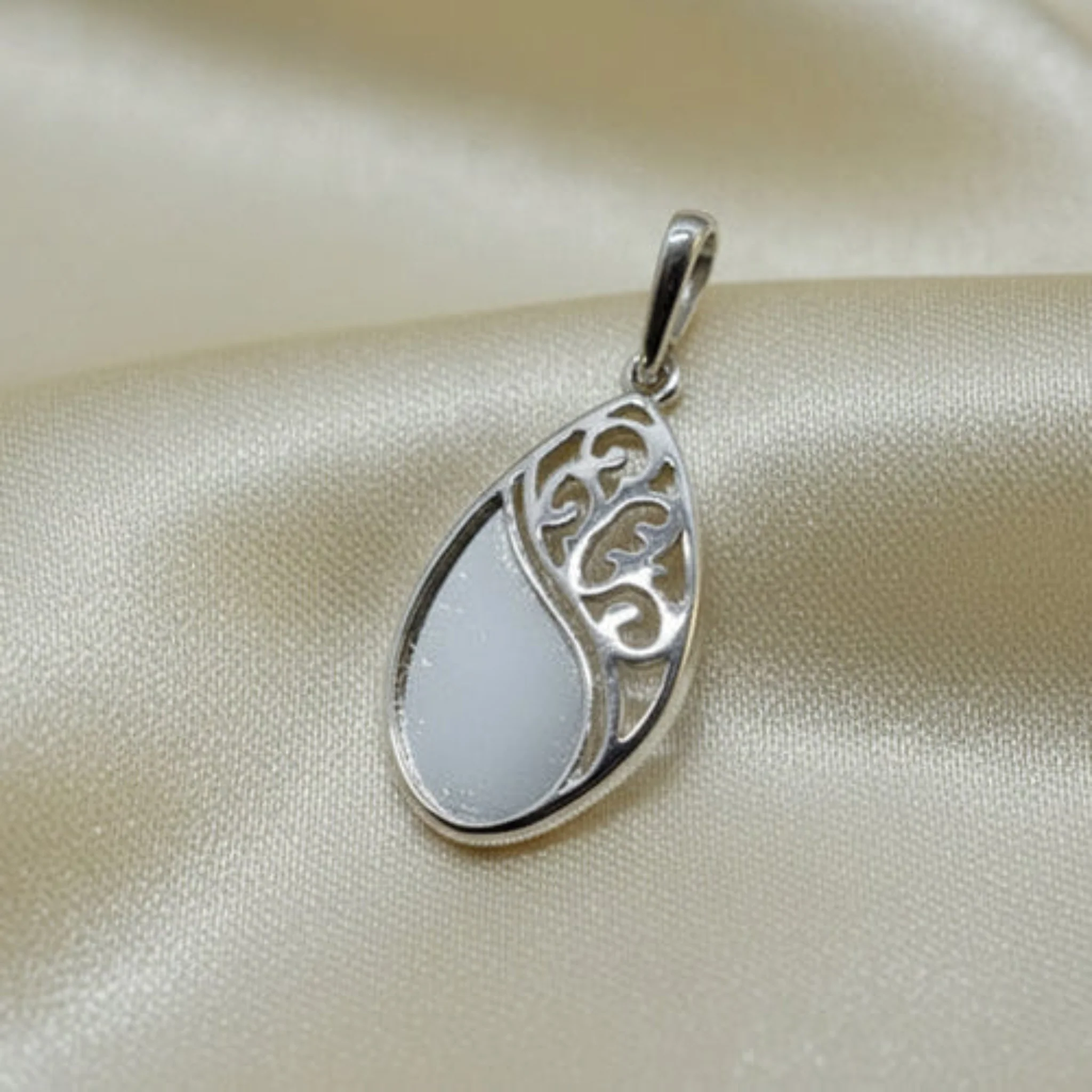 Nilam Pendant - Image 2