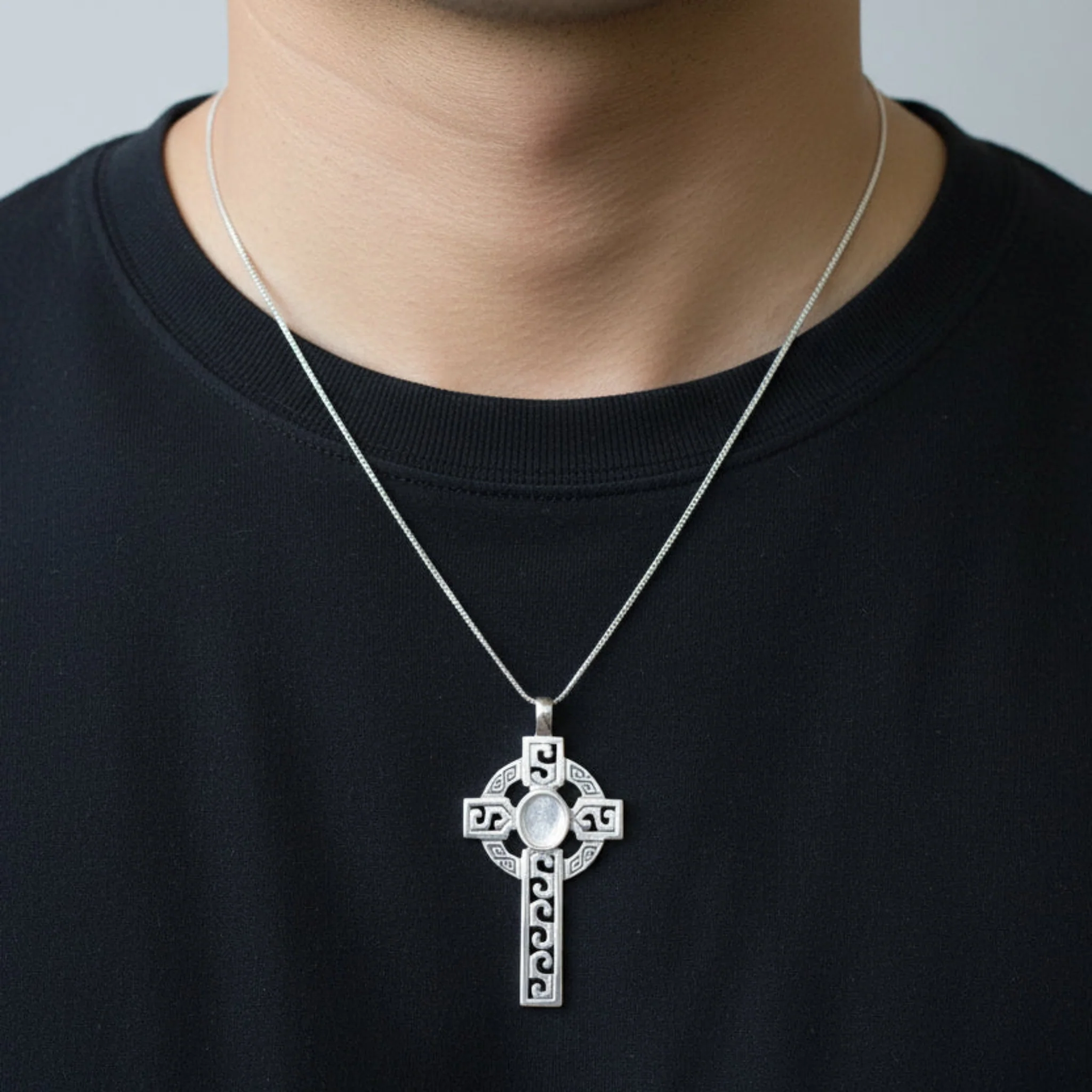 Anam Cross - Image 4