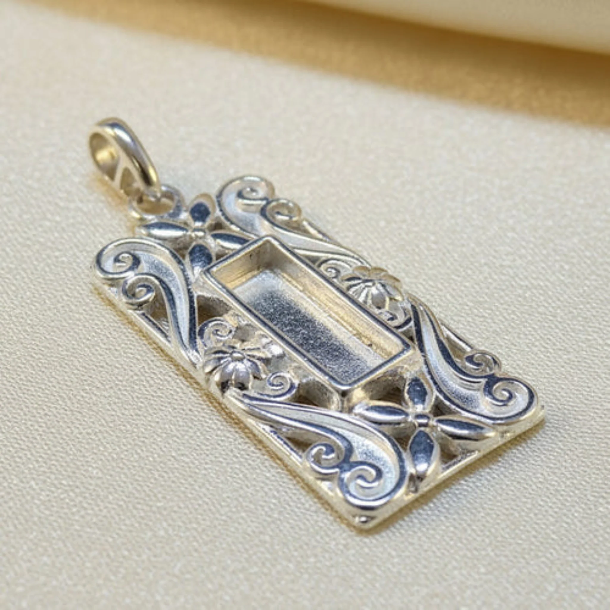 Mintaka Pendant - Image 3