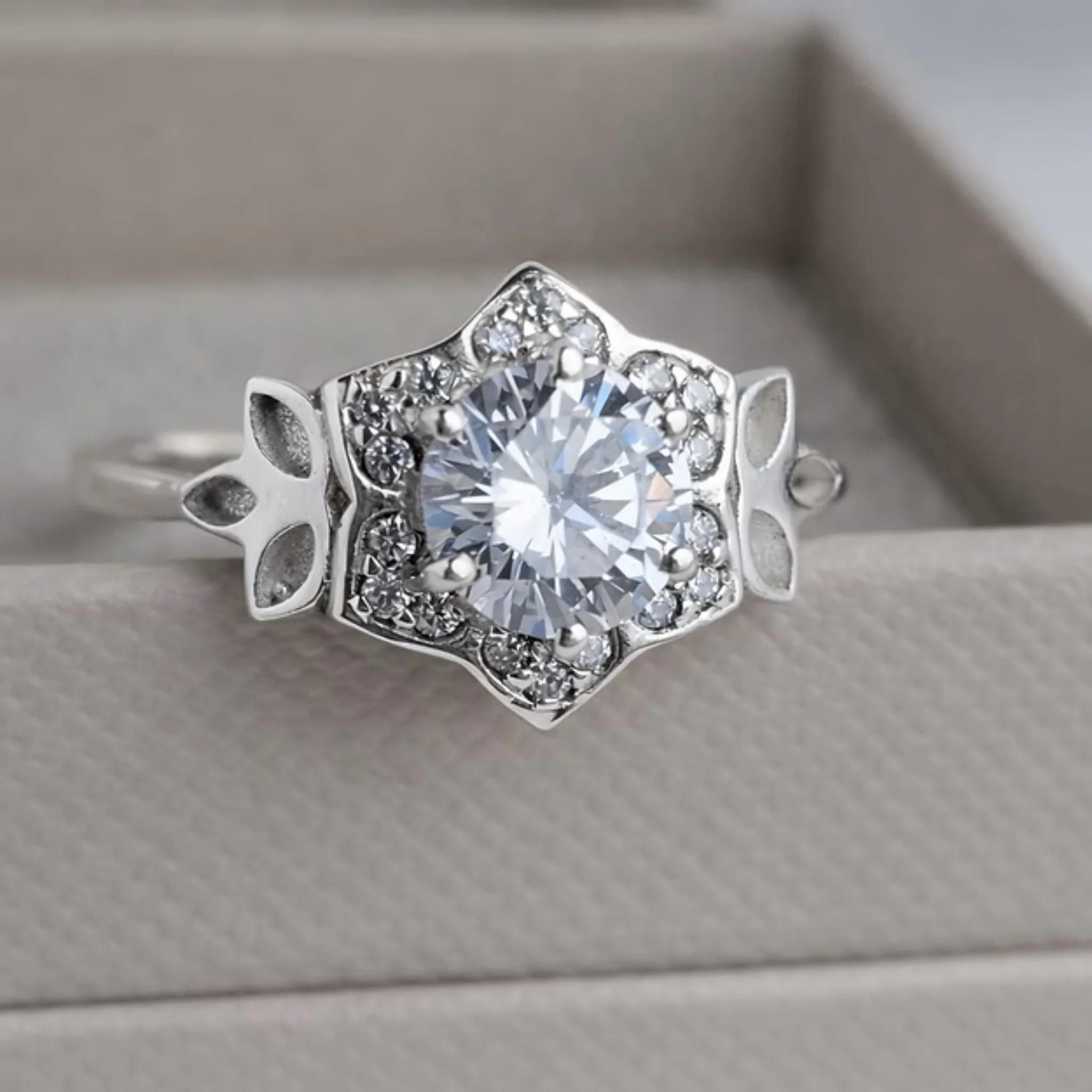 Vintage Floral Ring - Image 2